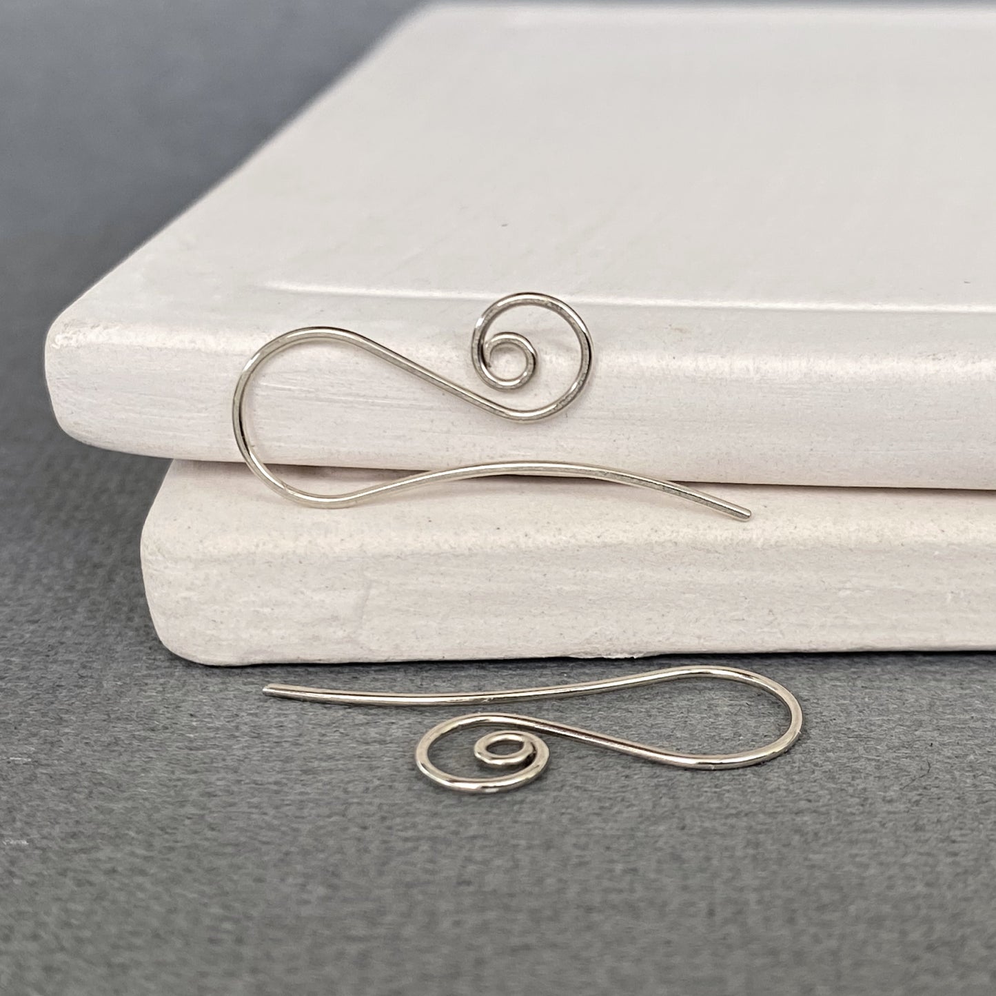 Hammered and sanded white gold earring hooks with smooth finish
