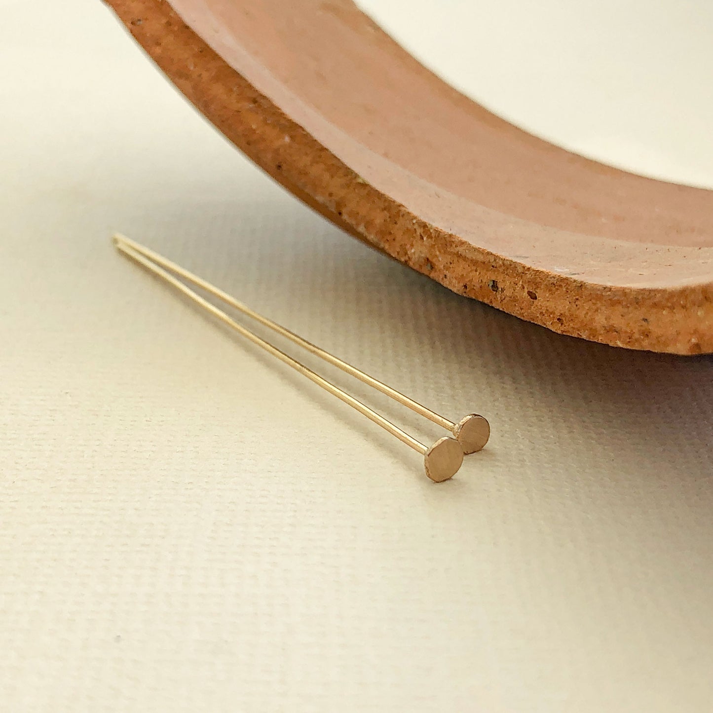 Handmade gold head pins that measure 2" they are made using both 14k gold and gold filled. Great to use for earrings and excellent use for lampwork beads.
