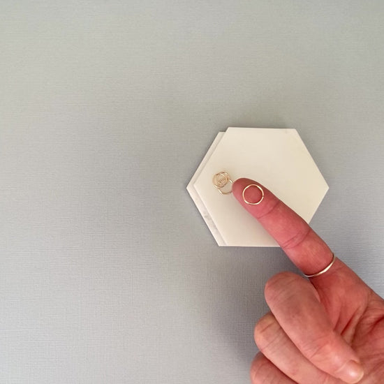 video of hand opening and closing a solid gold nose ring hoop