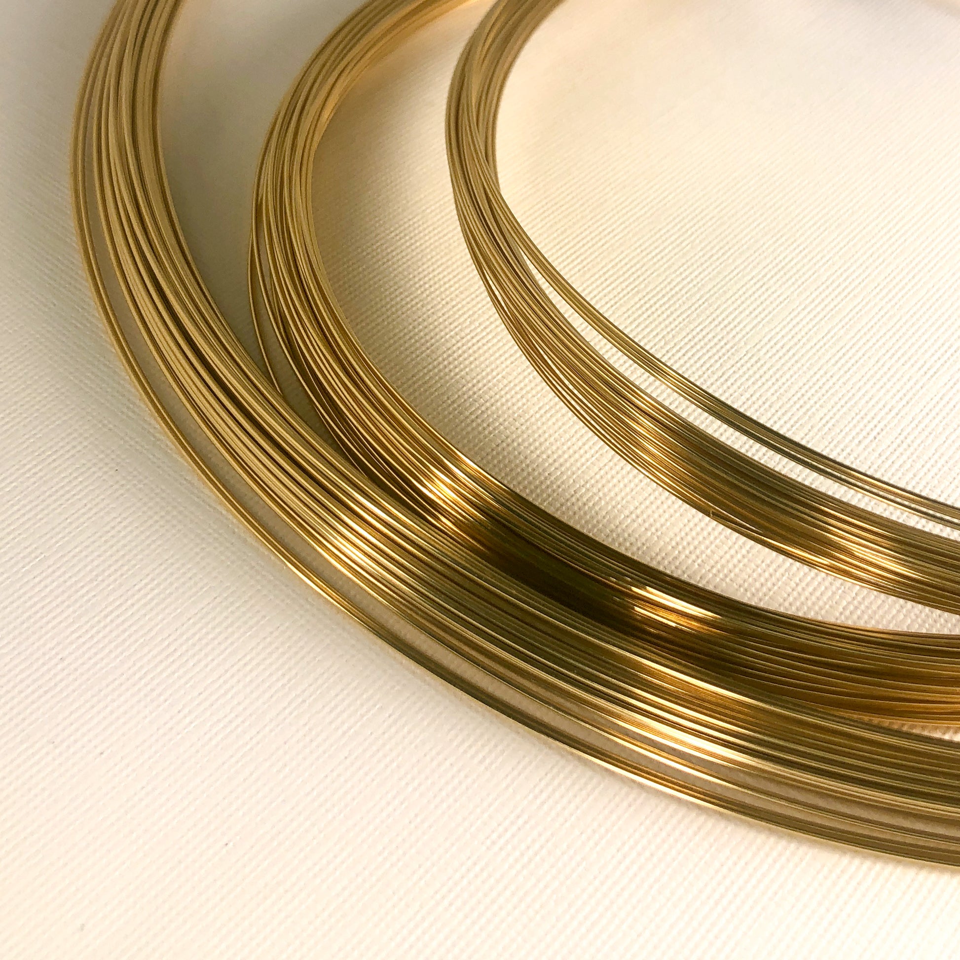 yellow round gold wire